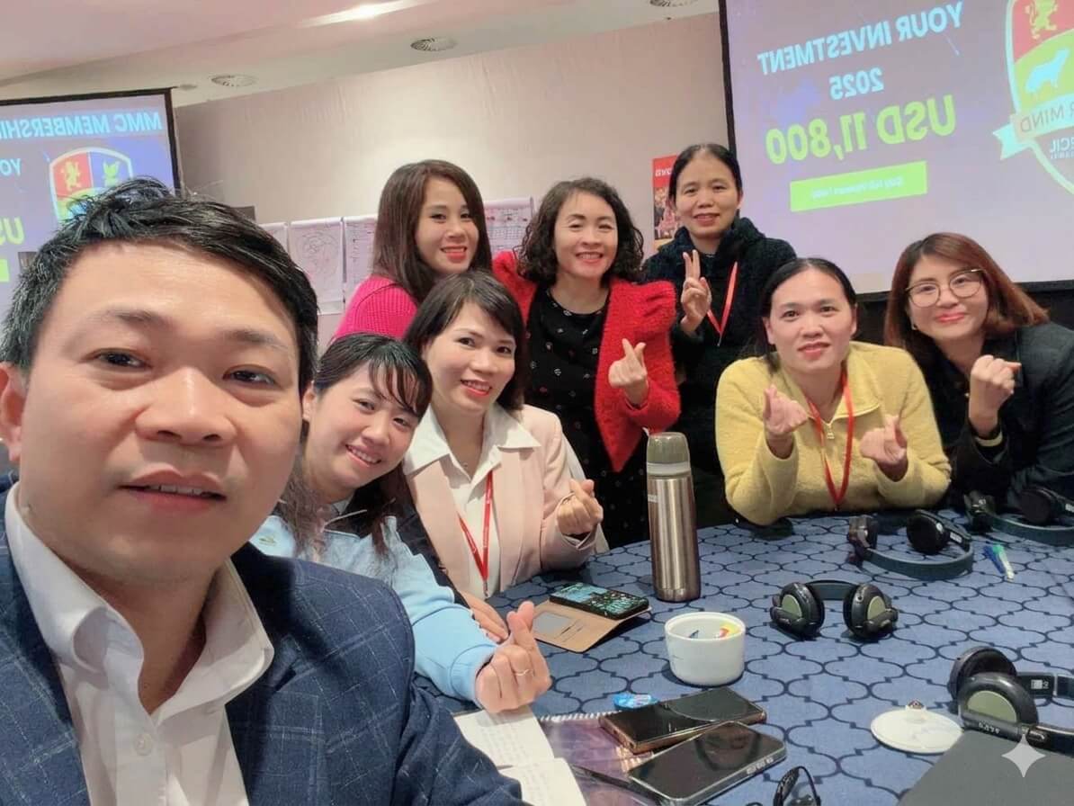 Đội ngũ Ngọc Quyết trong buổi gặp gỡ và trao đổi